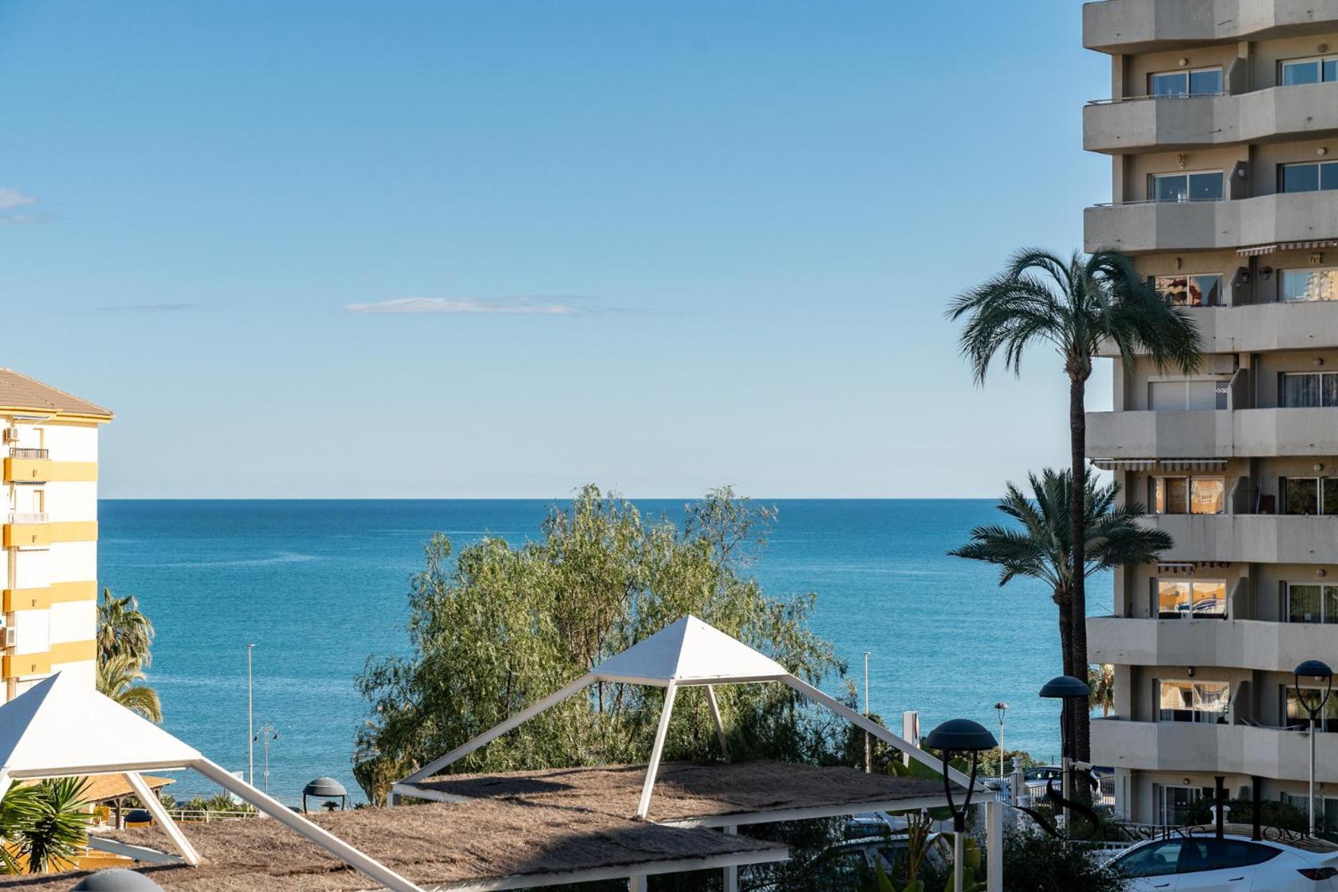 Seaview Beachfront Studio With Aqua Park & Balcony Benalmádena Buitenkant foto